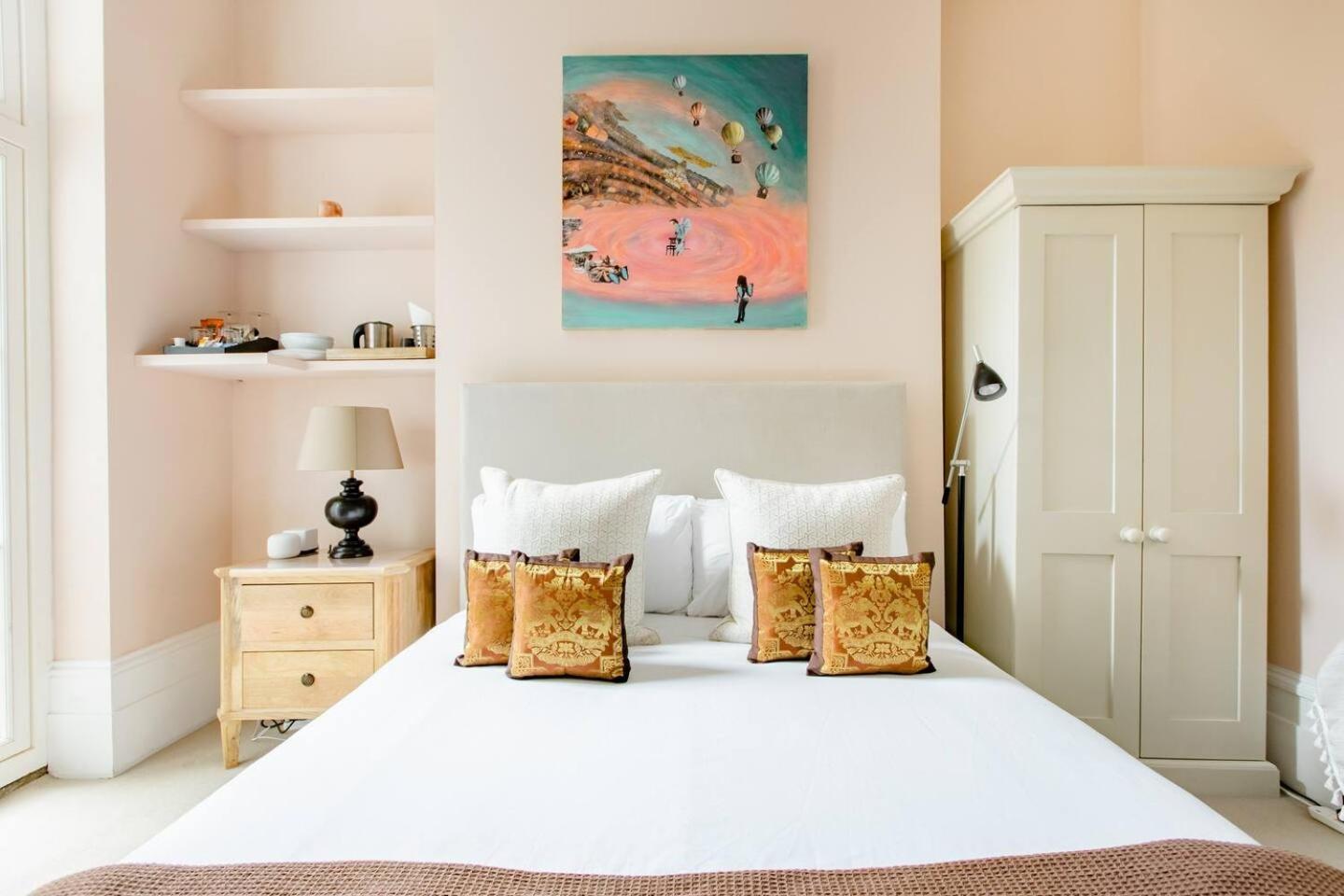 Luxury King-Bed Ensuite With Quiet Private Patio London Eksteriør bilde