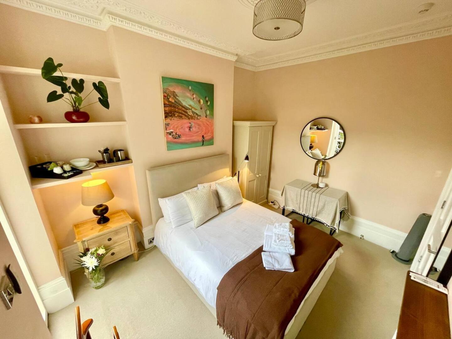Luxury King-Bed Ensuite With Quiet Private Patio London Eksteriør bilde