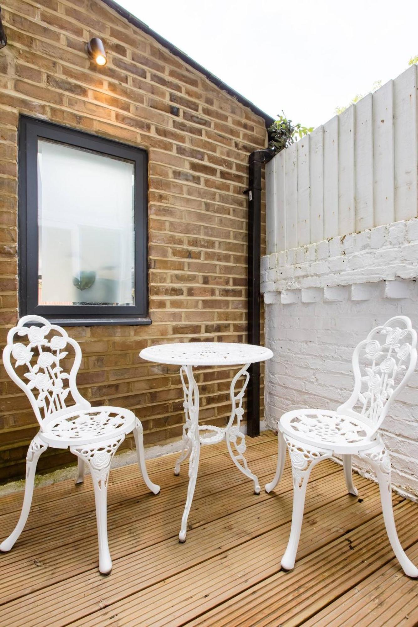 Luxury King-Bed Ensuite With Quiet Private Patio London Eksteriør bilde